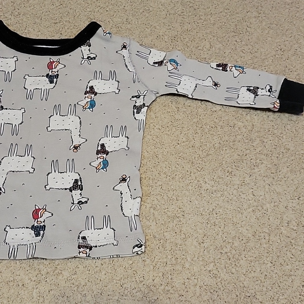 OshKosh B'gosh Pajama 2 Pc Set Gray With Llamas Size 12 Months - Picture 5 of 9